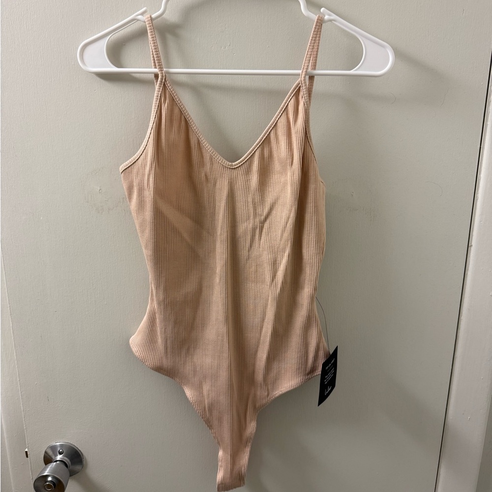 Lulus Talula Tan Ribbed V-Neck Cami Bodysuit Size M - Picture 5 of 8